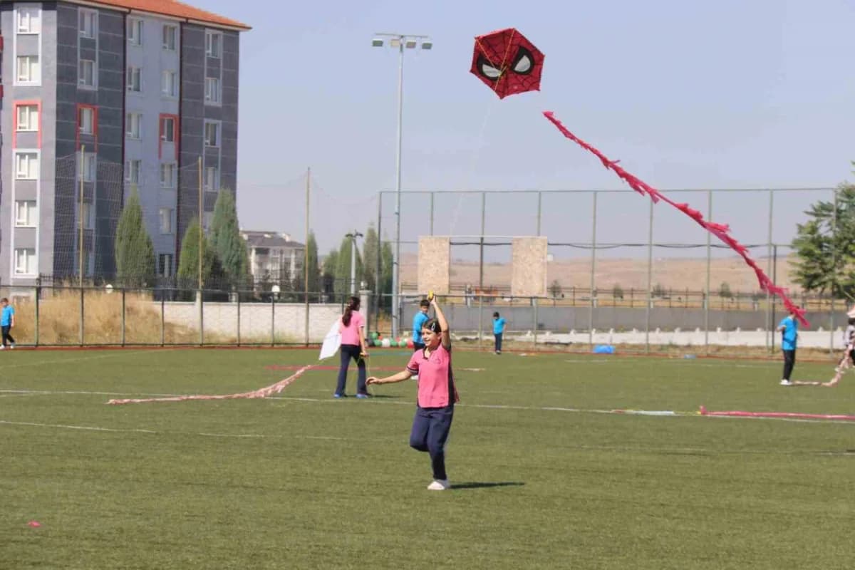 Kütahya’da öğrencilerden Gazze’deki Çocuklara uçurtmalı mesaj