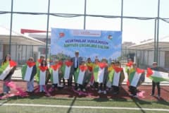 Kütahya’da öğrenciler, Gazze’deki çocuklar için Türk ve Filistin bayraklı uçurtmaları gökyüzüne bırakıyor
