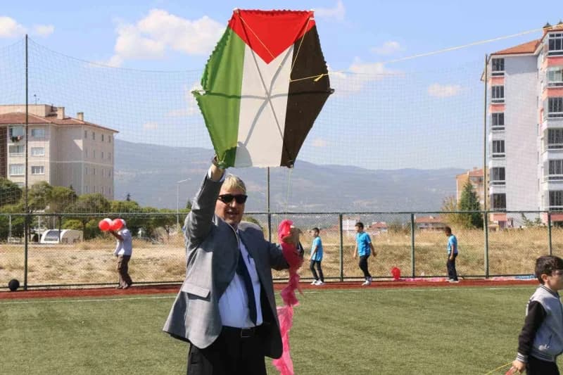 Kütahya’da öğrencilerden Gazze’deki Çocuklara uçurtmalı mesaj
