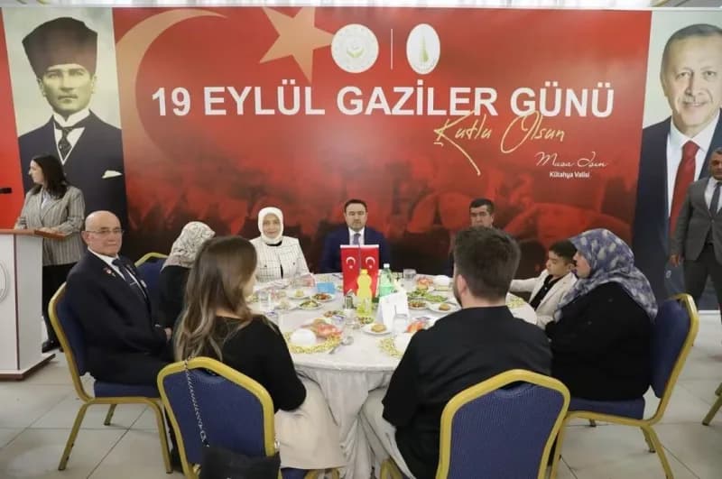 Kütahya’da şehit aileleri ve Gaziler onuruna yemek programı düzenlendi