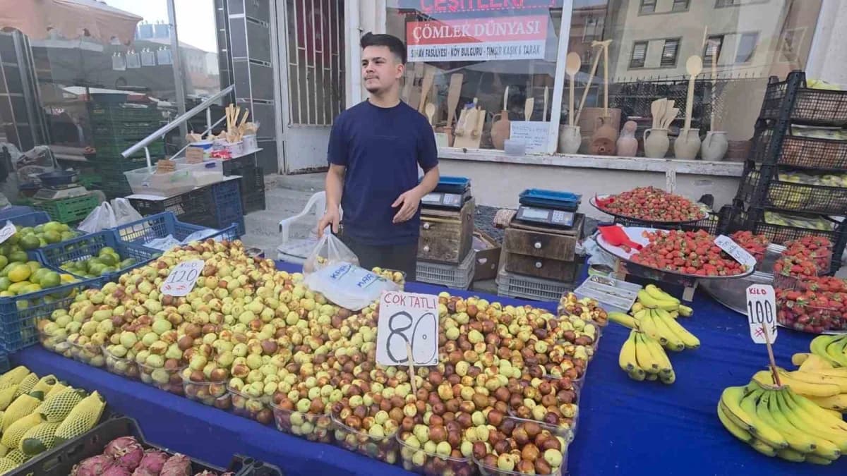 "Doktor hünnap" olarak adlandırılan Simav hünnapı, pazarın gözde meyvelerinden biri haline geldi.