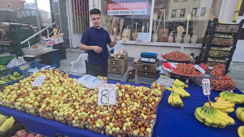 "Doktor hünnap" olarak adlandırılan Simav hünnapı, pazarın gözde meyvelerinden biri haline geldi.
