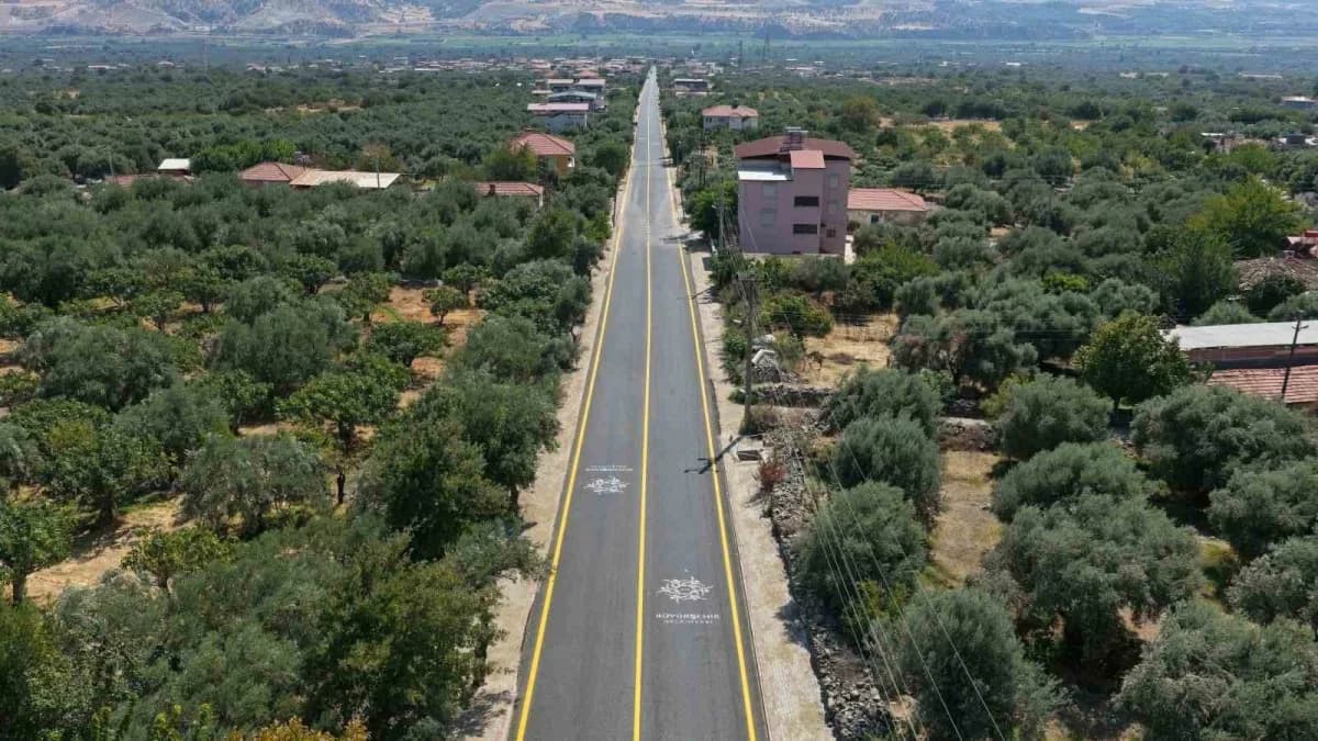 Aydın Kuyucak ilçesinde Gencelli ile Gencellidere Mahalleleri arasındaki yenilenen yol ve kaldırım çalışmaları