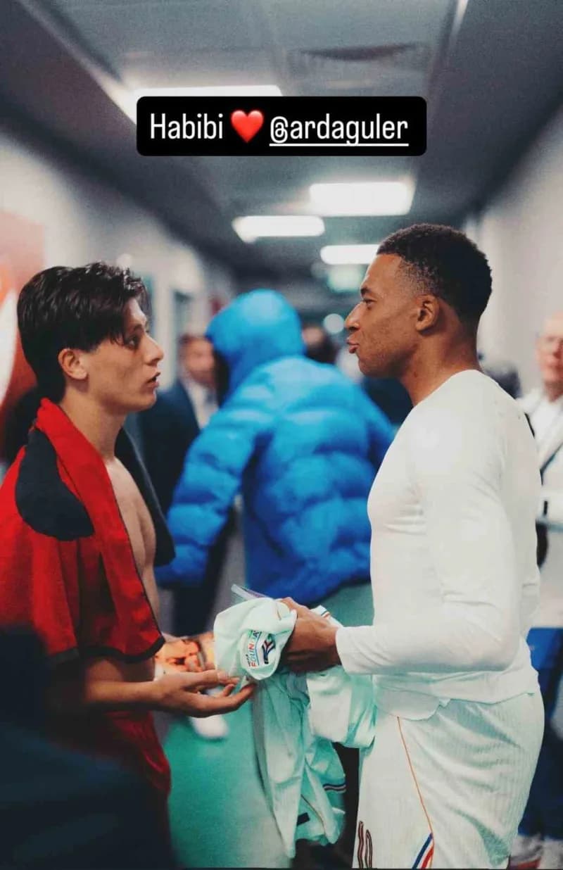 Kylian Mbappe ve Arda Güler birlikte çekilmiş fotoğrafı sosyal medyada paylaşıyor