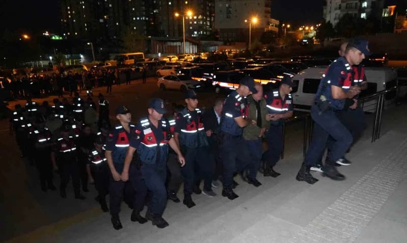Yahşihan Belediyesi yolsuzluk soruşturması kapsamında Kırıkkale'de jandarma ekipleri operasyon düzenliyor