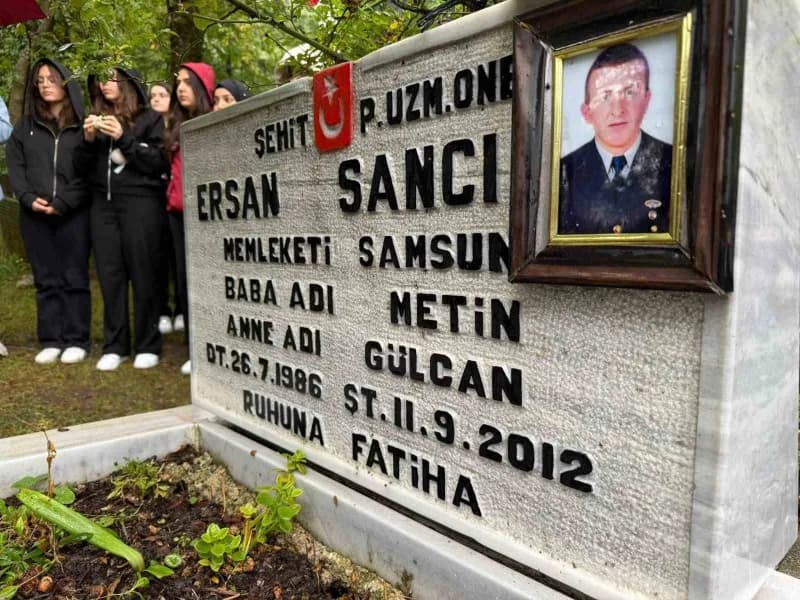 Ladik ilçesinde, adını taşıyan şehit Ersan Sancı anadolu lisesinin öğrencileri ve öğretmenleri, şehit Piyade Uzman Onbaş