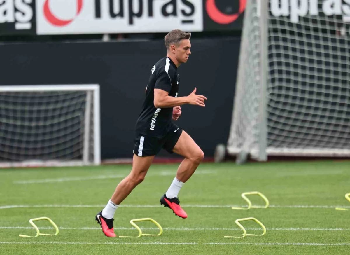 Beşiktaş, Belçikalı futbolcu Leandro Trossard'ın topuk kemiğinde ödem tespit edildiğini açıkladı.
