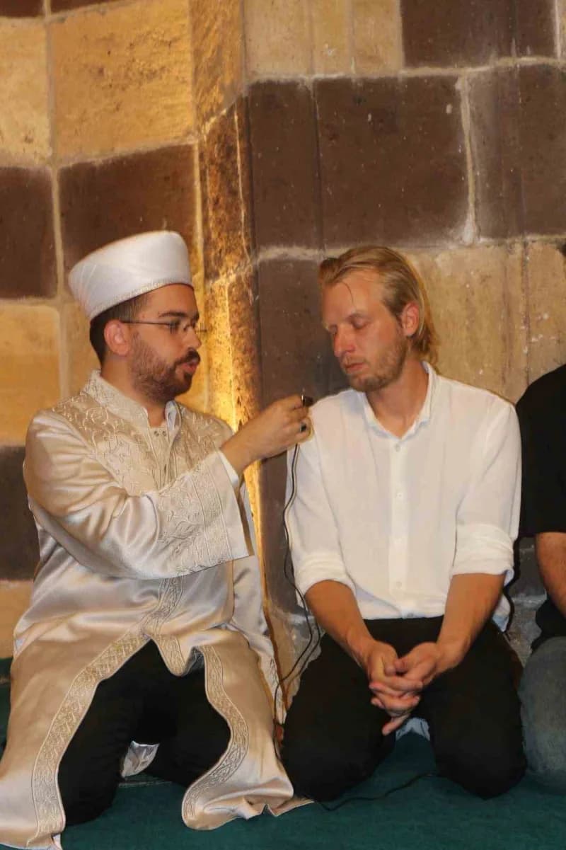 Van’ın tarihi ve kültürel dokusuyla dikkat çeken Gevaş ilçesi, anlamlı bir İhtida merasimine ev sahipliği yaptı. Bölgeyi