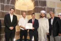 Van Gevaş ilçesinde İzzettin Şir Camii’nde düzenlenen ihtida töreninde Müslüman olan Letonyalı turist Veysel