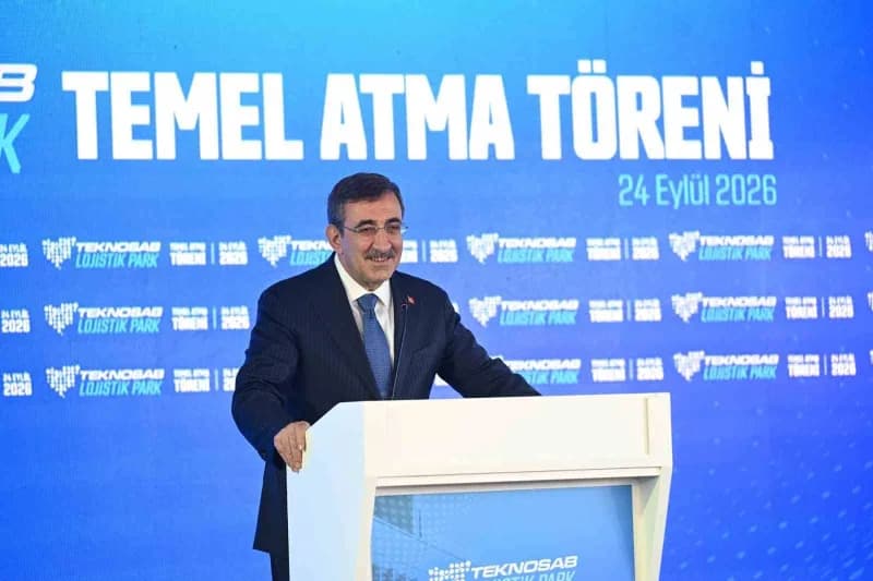 Cumhurbaşkanı Yardımcısı Cevdet Yılmaz Bursa TEKNOSAB Lojistik Park temel atma töreninde konuşma yaparken