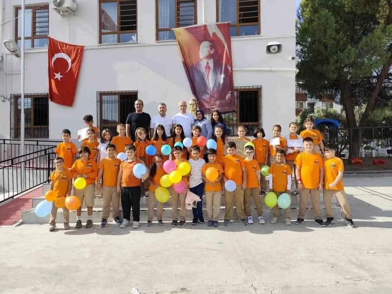 Denizli’nin Buldan ilçesinde yaklaşık iki yıl süren lösemi tedavisini tamamlayan 4. Sınıf öğrencisi Talha Şenen, Okul ar