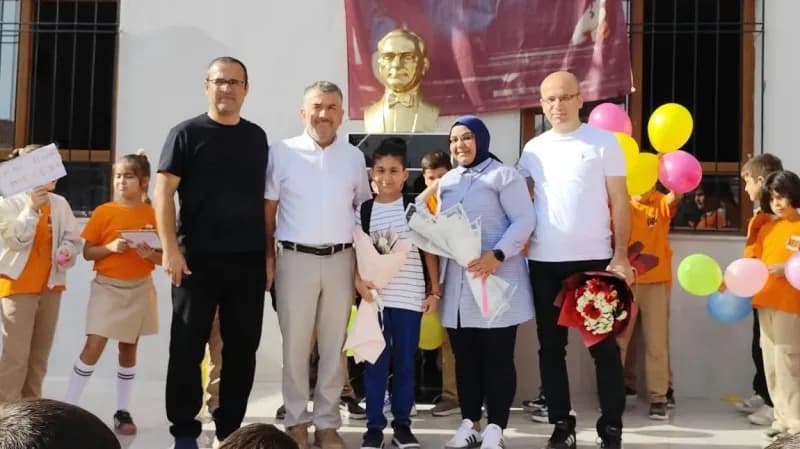 Denizli’nin Buldan ilçesinde yaklaşık iki yıl süren lösemi tedavisini tamamlayan 4. Sınıf öğrencisi Talha Şenen, Okul ar