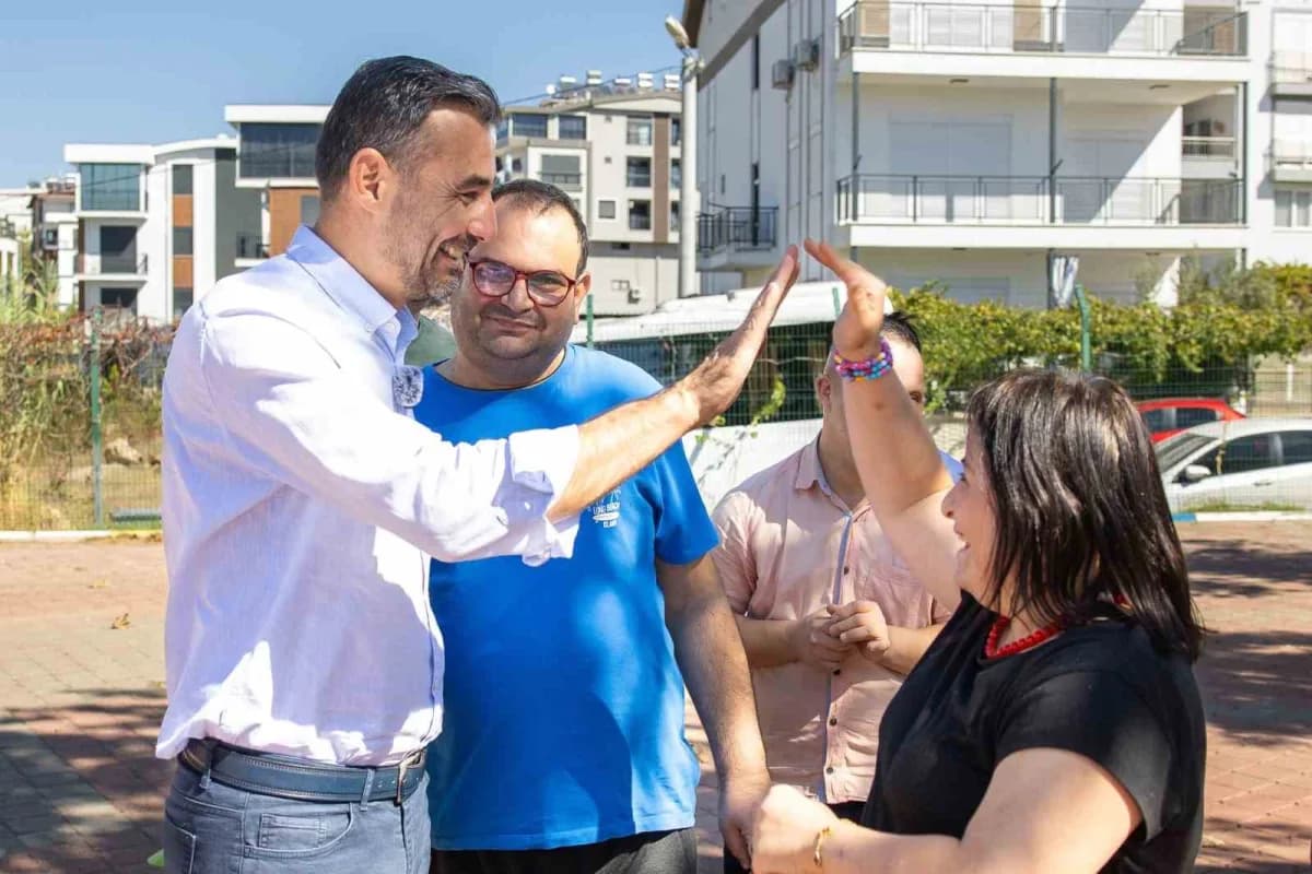 Macar ve Manavgatlı öğrenciler Manavgat Belediyesi Meliha Ercan Engelsiz Yaşam Merkezi'nde çevre etkinliklerine katılıyo