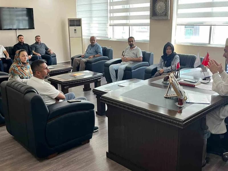 Hatay’ın Dörtyol ilçesinde düzenlenen ihtida merasiminde Kelime-i Şehadet getirerek Müslüman olan Macaristan vatandaşı S