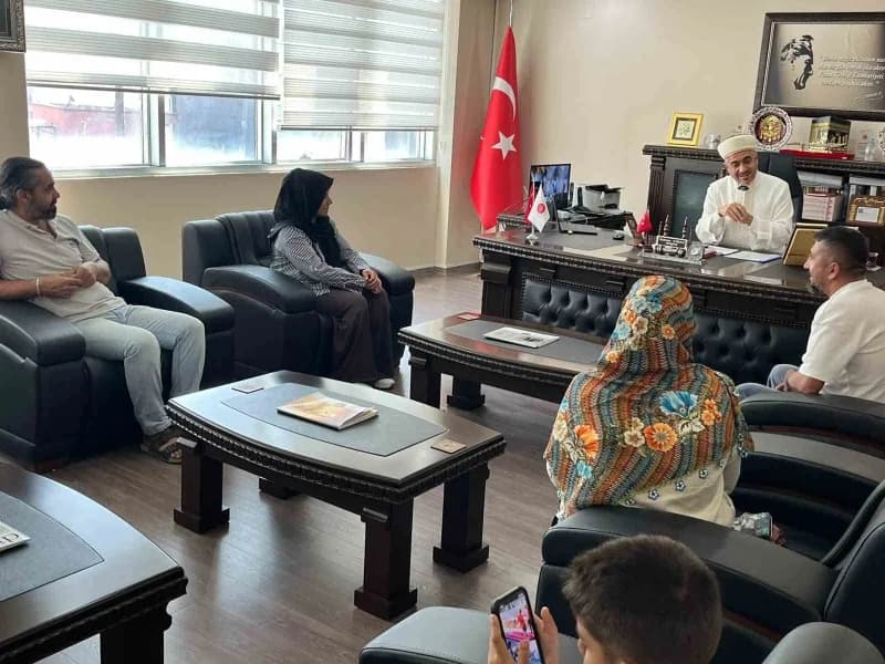 Hatay’ın Dörtyol ilçesinde düzenlenen ihtida merasiminde Kelime-i Şehadet getirerek Müslüman olan Macaristan vatandaşı S