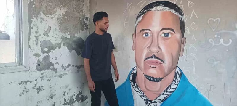 İsrail saldırılarının sürdüğü Gazze Şeridi'nin batısındaki Al-nasr Mahallesi'nde, 21 yaşındaki Filistinli sanatçı Aby Qe
