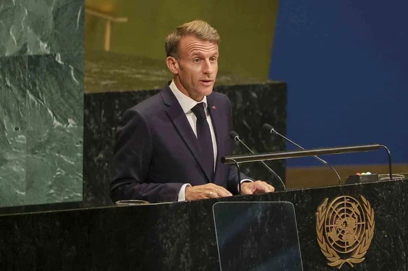 Emmanuel Macron BM Genel Kurulu'nda konuşma yaparken