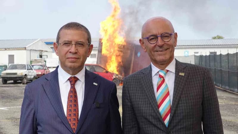 Enerji ve Tabii Kaynaklar Bakan Yardımcısı Abdullah Tancan (Soldaki) Türkiye Madenciler Derneği (TMD) Yönetim Kurulu Baş