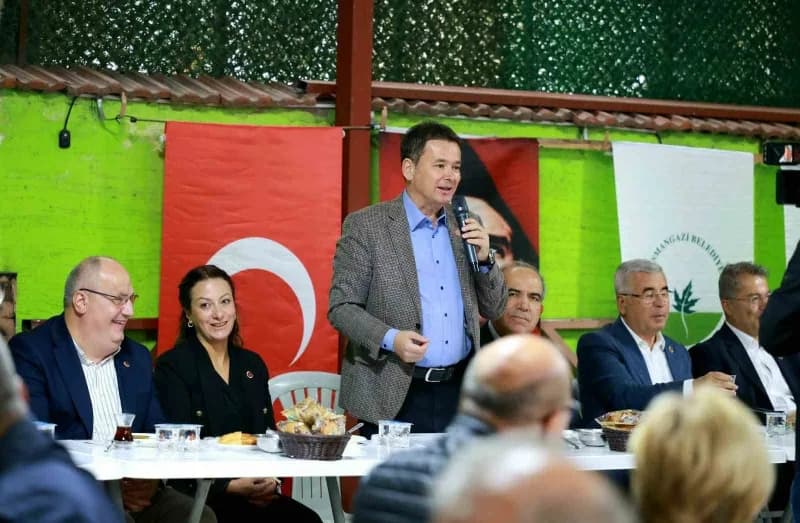 Osmangazi Belediye Başkanı Erkan Aydın’ın, ilçede vatandaşlarla doğrudan iletişim kurmak talep ve önerileri yerinde dinl