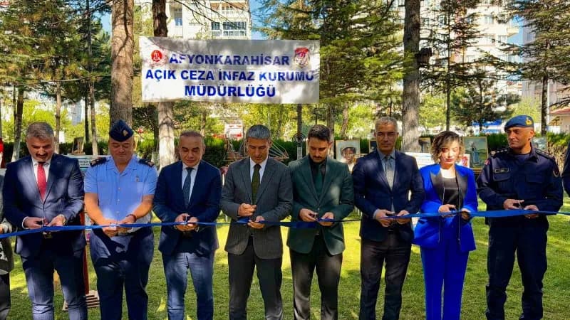 Afyonkarahisar'da mahkumların el emeğiyle hazırladığı sanat ve geri dönüşüm eserlerinin sergilendiği alan