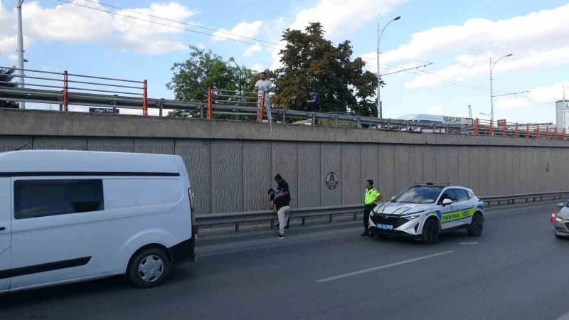 Malatya Sanayi Alt Kavşağı’nda bariyer ve demir korkuluklar arasında yürürken düşen kişinin olay yeri
