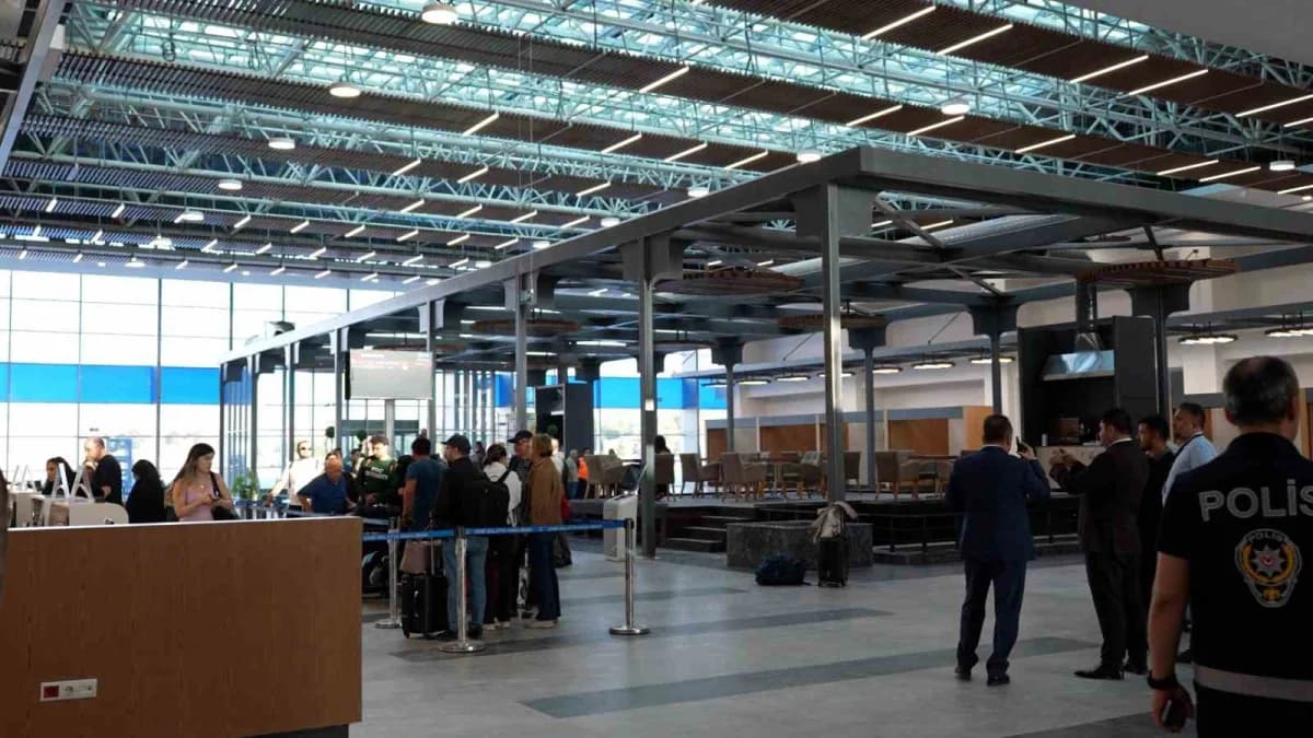 Ulaştırma ve Altyapı Bakanı Abdulkadir Uraloğlu, Malatya Havalimanı Yeni Terminal Binası’nın hizmete açıldığını belirter