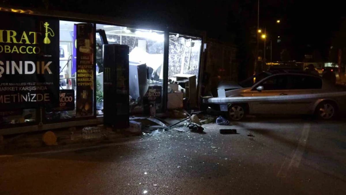 Kontrolden çıkan araç konteyner işyerine girdi: 1 yaralı