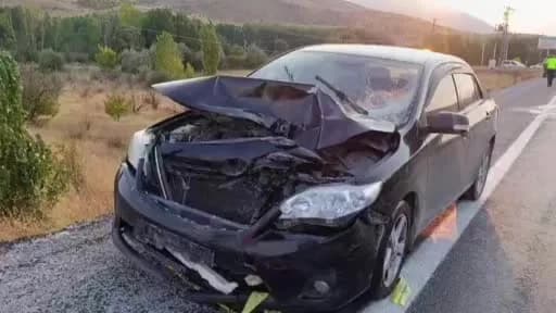 Malatya-Adıyaman karayolunda motosiklet ve otomobilin çarpıştığı kaza yerinden görüntü