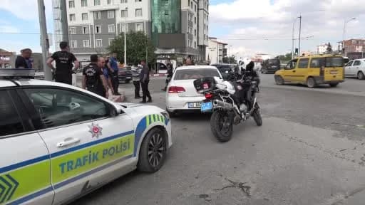 Malatya Battalgazi’de öğretmene yönelik ölüm tehdidi iddiası sonrası polis ekipleri okul çevresinde güvenlik önlemi aldı
