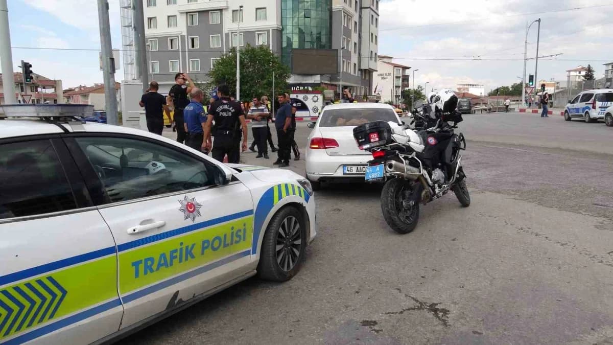 Malatya'da bir öğretmene yönelik ölüm tehdidi iddiası üzerine polis ekipleri alarma geçti.