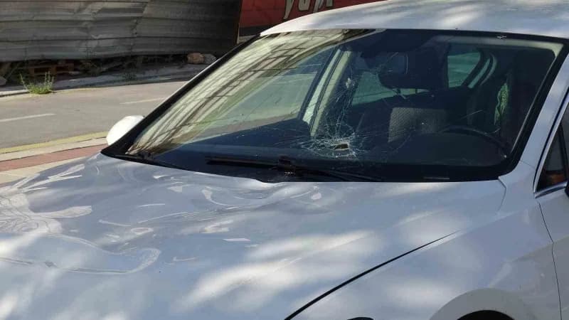 Malatya'da yolun karşısına geçmeye çalışırken otomobilin çarptığı yaşlı adam ağır yaralandı.
