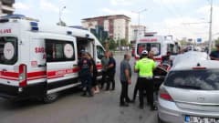 Malatya-Elazığ karayolu Çöşnük Kavşağı'nda kontrolden çıkan otomobilin trambüs direğine çarpması sonucu meydana gelen tr