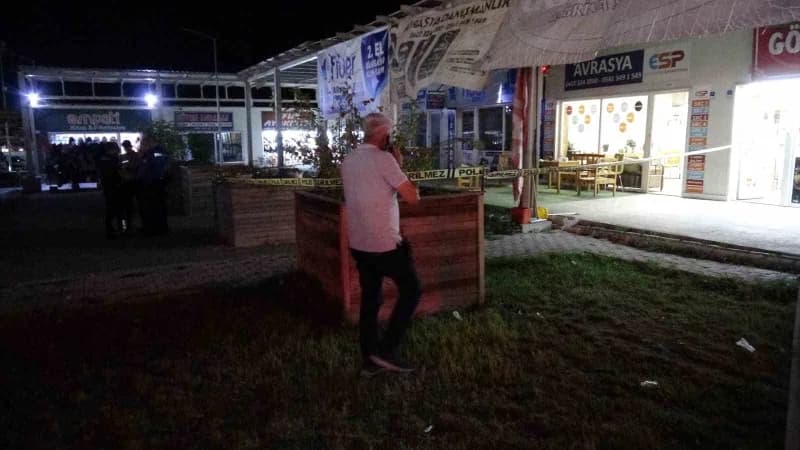 Malatya'da iki esnaf arasında araç park yeri meselesi nedeniyle çıkan bıçaklı ve beyzbol sopalı kavgada 4 kişi yaralandı