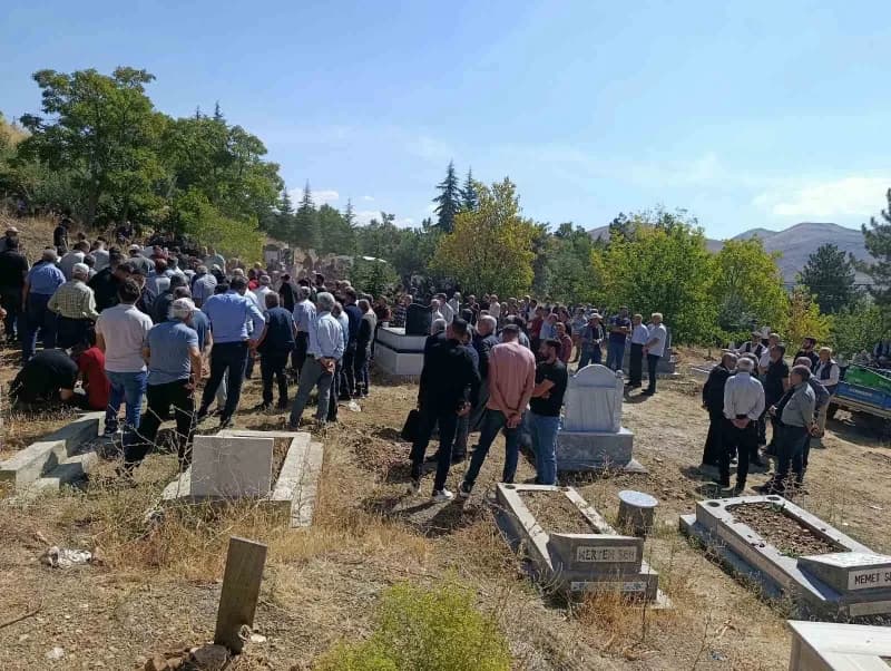 Malatya Doğanşehir’de motosiklet ve otomobilin çarpıştığı trafik kazası sonrası olay yeri