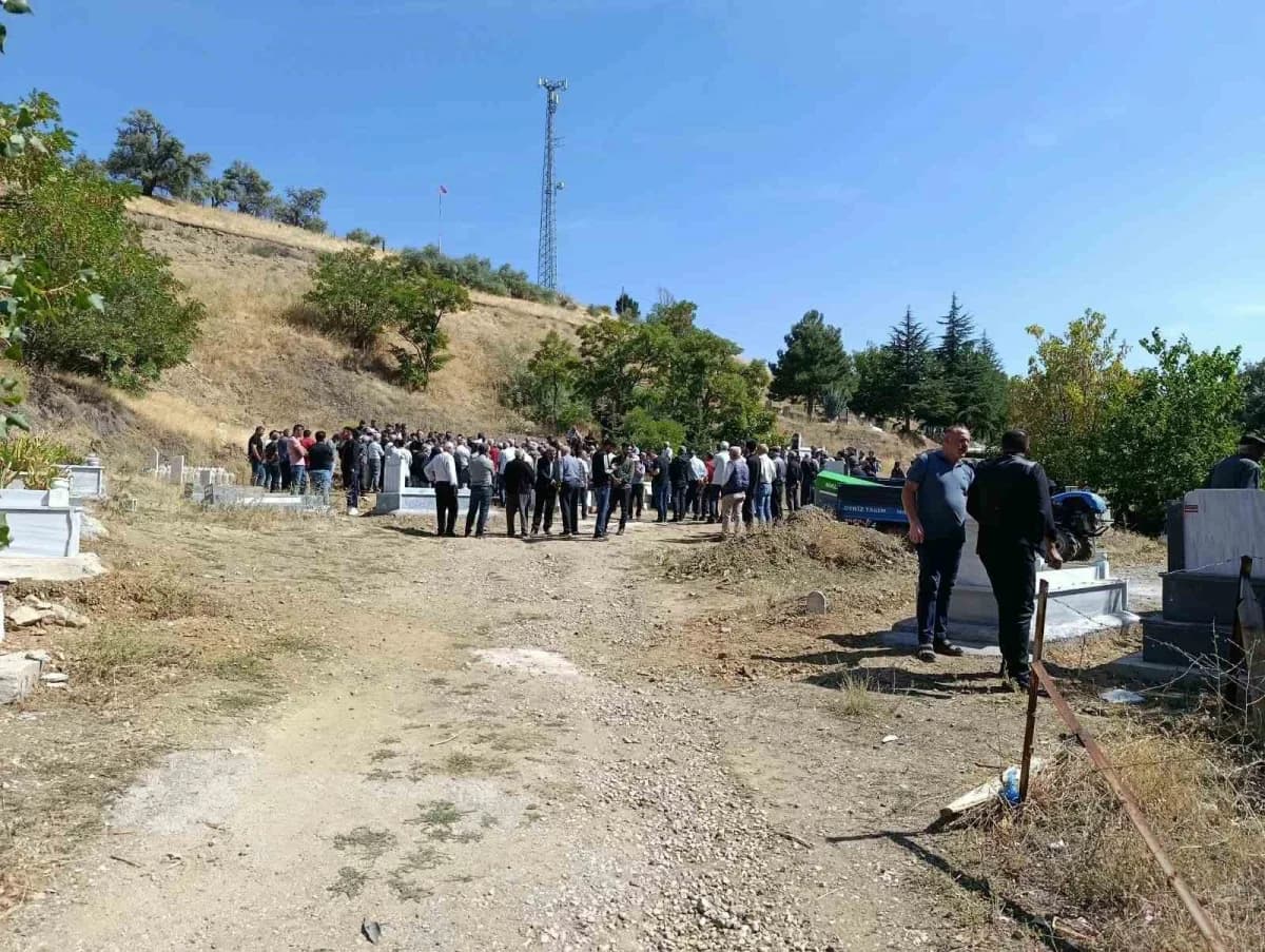 Malatya’da kazada hayatını kaybeden sağlık çalışanı son yolculuğuna uğurlandı