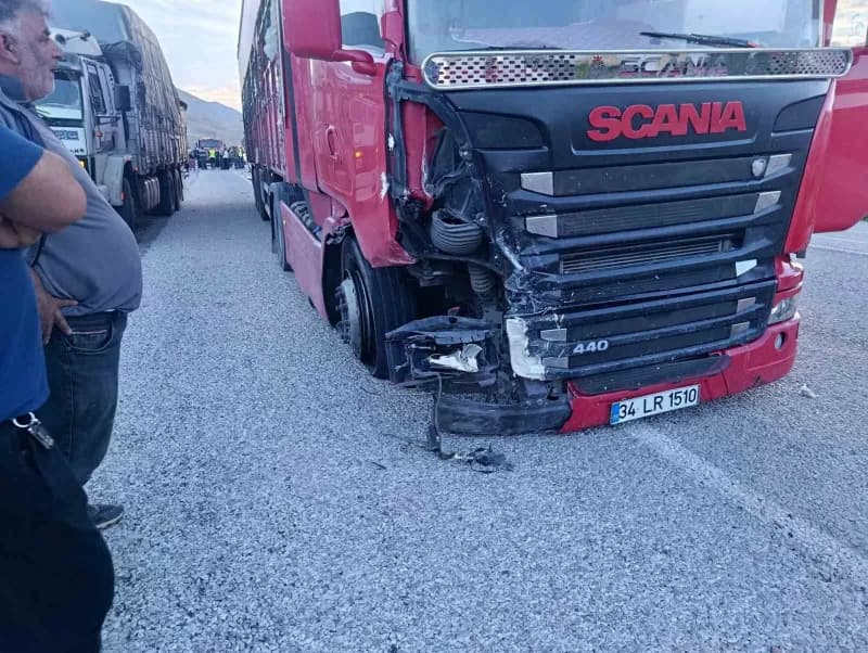 Malatya’da tır ile otomobil çarpıştı: 5 yaralı