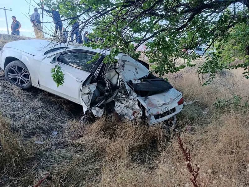 Malatya Doğanşehir’de tır ile otomobilin çarpıştığı kazanın güvenlik kamerası görüntüsü