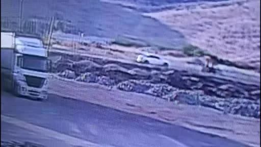 Malatya Doğanşehir’de tır ile otomobilin çarpıştığı kazanın güvenlik kamerası görüntüsü
