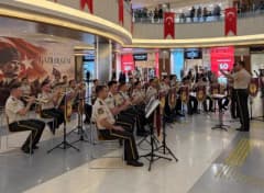 MalatyaPark AVM'de 19 Eylül Gaziler Günü için düzenlenen bando konserinden bir görüntü