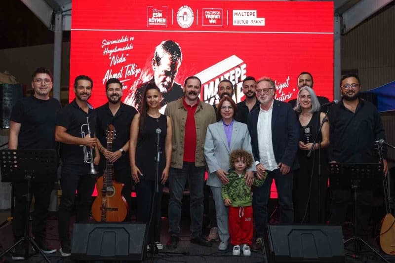 Maltepe Kitap Günleri etkinliğinde yazarlar ve Maltepe Kent Orkestrası sahnede