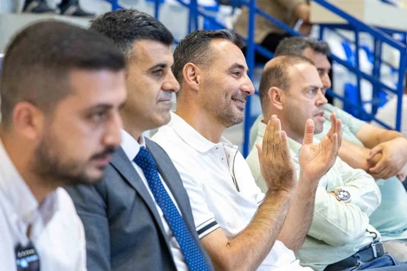 Yeni sezona hazırlanan Manavgat Belediyespor Kadın Voleybol Takımı, hazırlık maçında rakibi Mega Spor Kulübü karşısında