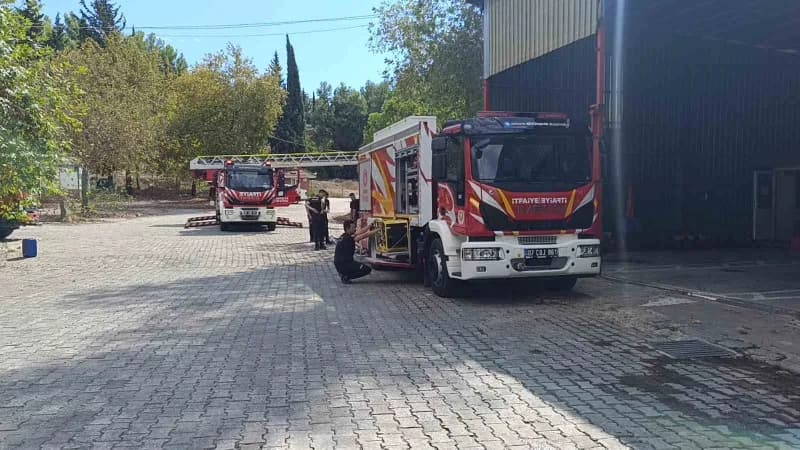 Antalya Büyükşehir Belediyesi İtfaiyesi için alınan son teknoloji ve tam donanımlı 24 yeni araçtan 2'si Manavgat Birimin