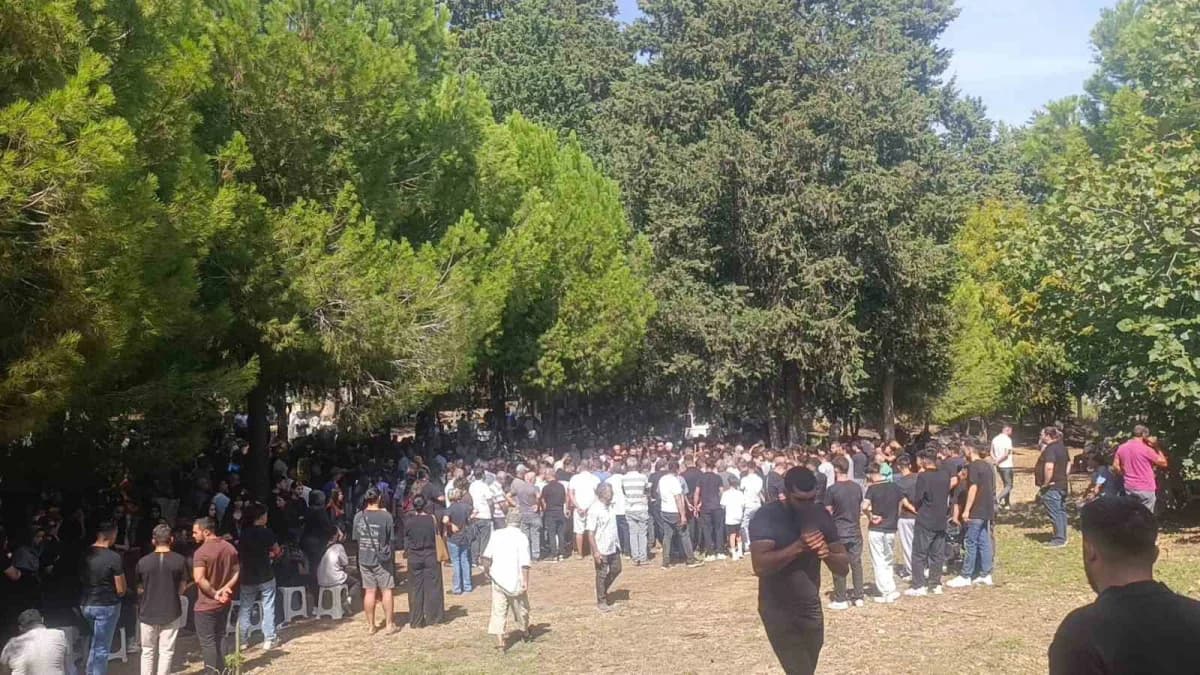 Antalya’nın Manavgat ilçesinde motosikletiyle, folklifte çarparak hayatını kaybeden 17 yaşındaki genç, yakınları ve arka