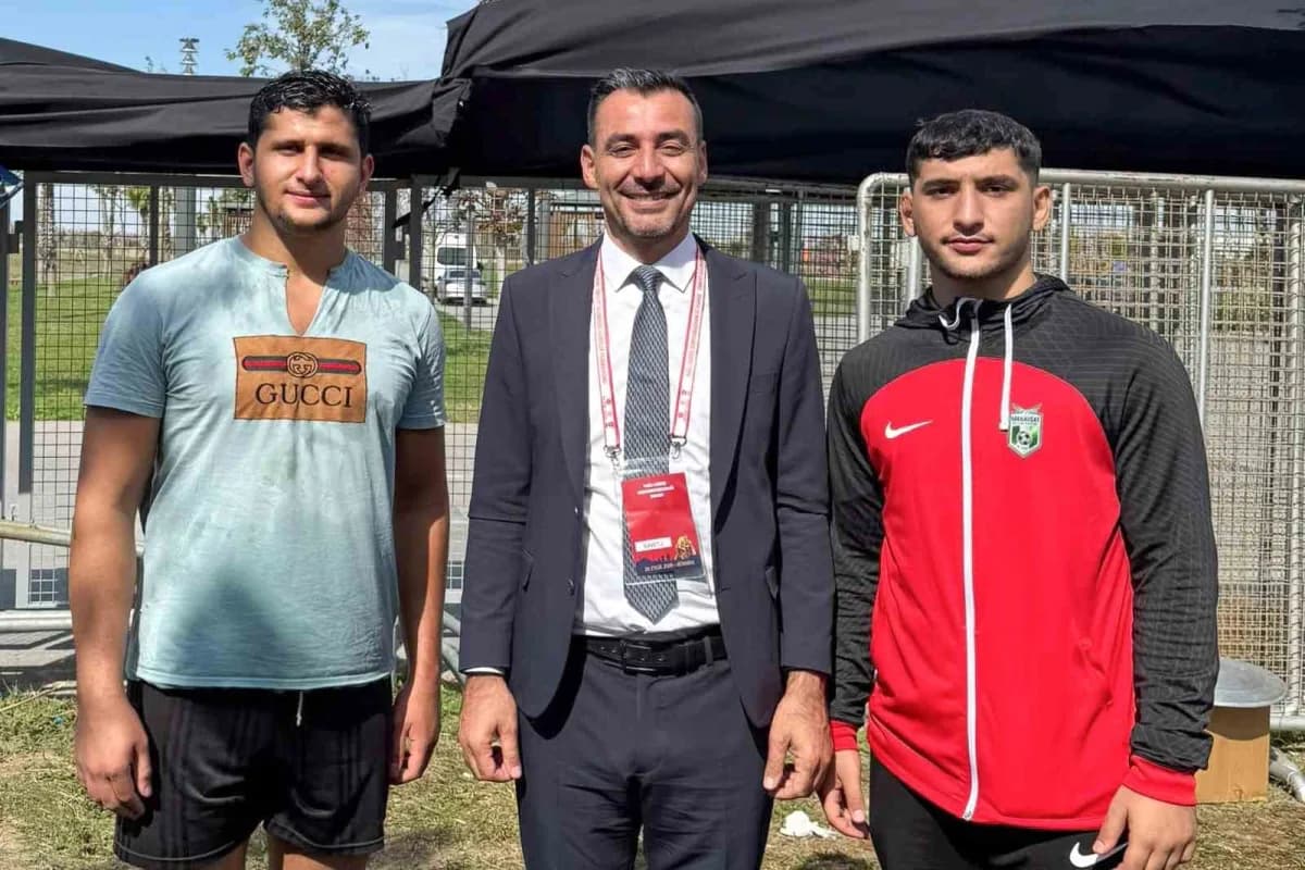 Manavgat Belediyespor sporcusu Alper Küçük, Yağlı Güreş Cumhurbaşkanlığı Kupası’nda Küçük orta Küçük boy kategorisinde ş