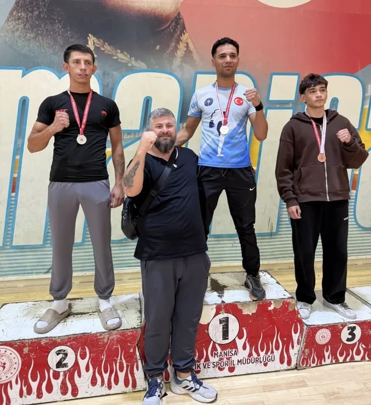 Manisa’da bu yıl 17’ncisi düzenlenen İller Arası Muaythai Zafer Kupası, 14 ilden 386 sporcunun katılımıyla gerçekleştiri
