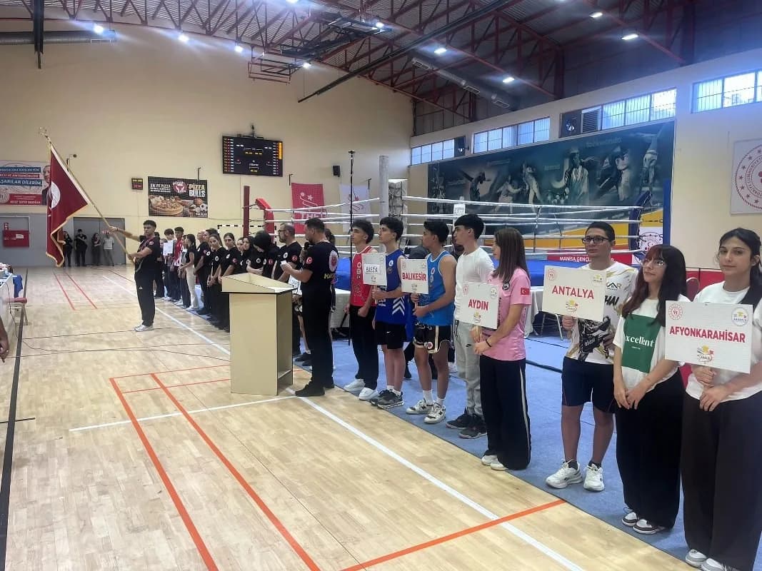 Manisa’da bu yıl 17’ncisi düzenlenen İller Arası Muaythai Zafer Kupası, 14 ilden 386 sporcunun katılımıyla gerçekleştiri
