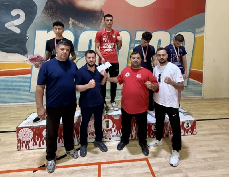 Manisa Çok Amaçlı Spor Salonu’nda düzenlenen 17. İller Arası Muaythai Zafer Kupası’ndan bir müsabaka görüntüsü