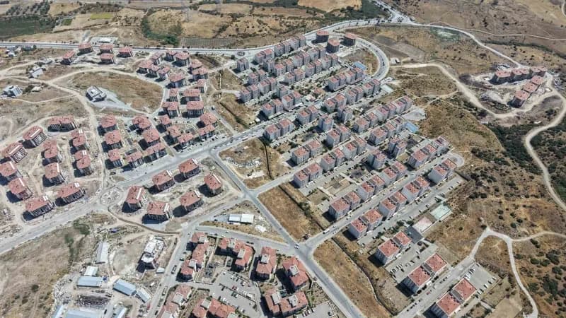 MASKİ Genel Müdürlüğü, Yunusemre ilçesine bağlı Akgedik Mahallesi TOKİ bölgesinde vatandaşların su sıkıntısı yaşamaması