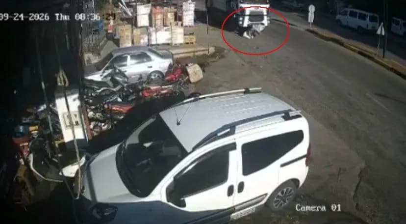 Kaza anı güvenlik kamerasına yansıdı.