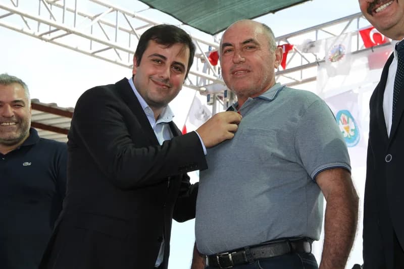 Manisa’nın Kula ilçesine bağlı Ayvatlar Mahallesi’nde bu yıl ikincisi düzenlenen Kavun Festivali, yoğun katılımla gerçek
